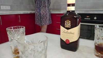 Sesso con la moglie ubriaca di un amico. Spero di non metterla incinta.